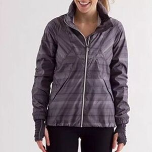 Lululemon Run: Hustle Jacket Grey Cool Poncho Stripe Hooded Size 4